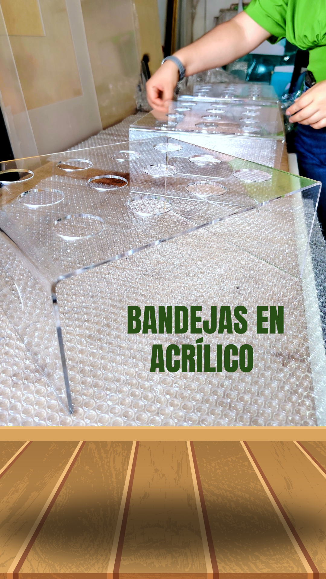 BANDEJA EN ACRILICO